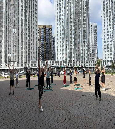  Начните день с заряда бодрости на свежем воздухе на Кристалл арене!