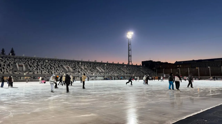 Сезон массовых катаний на коньках на стадионе «Локомотив» завершён!