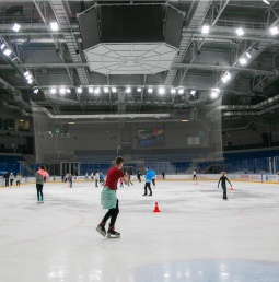 🎉Запускаем долгожданные сеансы массовых катаний на коньках в "Кристалл арене" ⛸